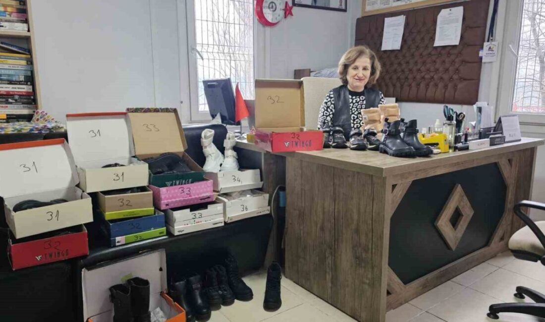 Bandırma'da Paşabayır Mahalle Muhtarı Belgin Şentürk önderliğinde başlatılan "Çocuklar Üşümesin"