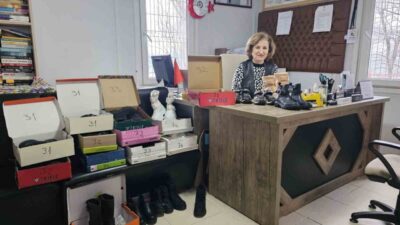 Bandırma'da Paşabayır Mahalle Muhtarı Belgin Şentürk önderliğinde başlatılan "Çocuklar Üşümesin"