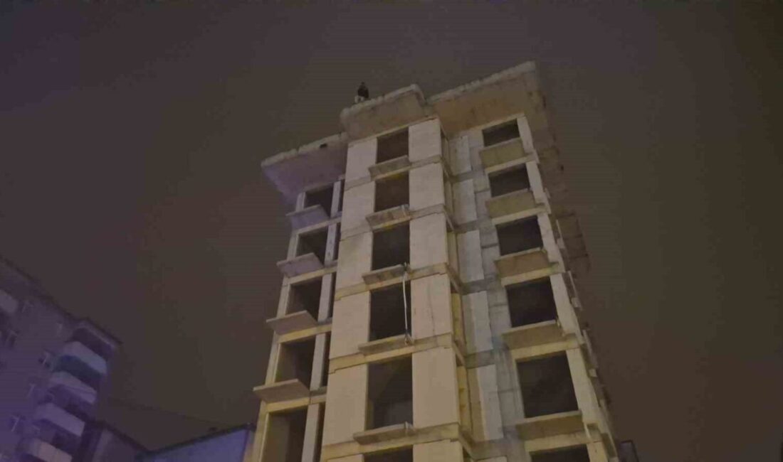 Bartın Emniyet Müdürlüğü binası önünde hareketli saatler Bartın'da intihar girişiminde bulunan