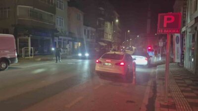 Bartın'da polis ve bekçiler gece yarısı Tuna Mahallesi Hendekyanı Caddesi'nde