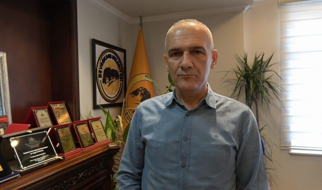 Devrekani Belediye Başkanı Engin Altıkulaç, gençler için modern bir kapalı