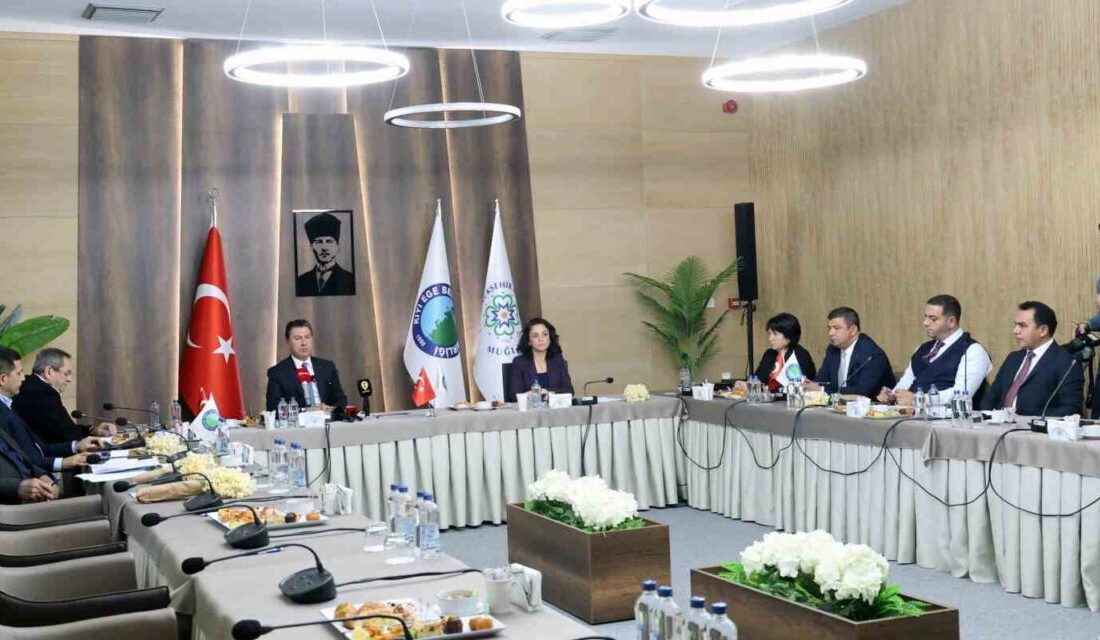 Muğla'da gerçekleşen Kıyı Ege Belediyeler Birliği Encümen Toplantısı'nda Ahmet Aras,