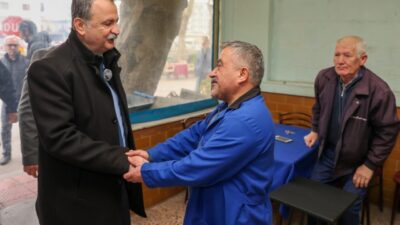 Yunusemre Belediye Başkanı Semih Balaban, Barbaros Mahallesi'nde esnaf ve vatandaşları