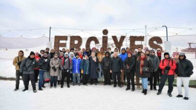 Kayseri Erciyes Kayak Merkezi'nde hafta sonu yoğun bir ziyaretçi akını
