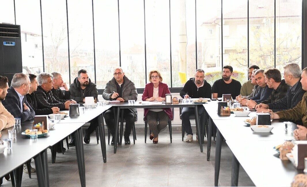 Bozkurt Belediye Başkanı Birsen Çelik, mahalle muhtarlarıyla yapılacak yol çalışmalarını