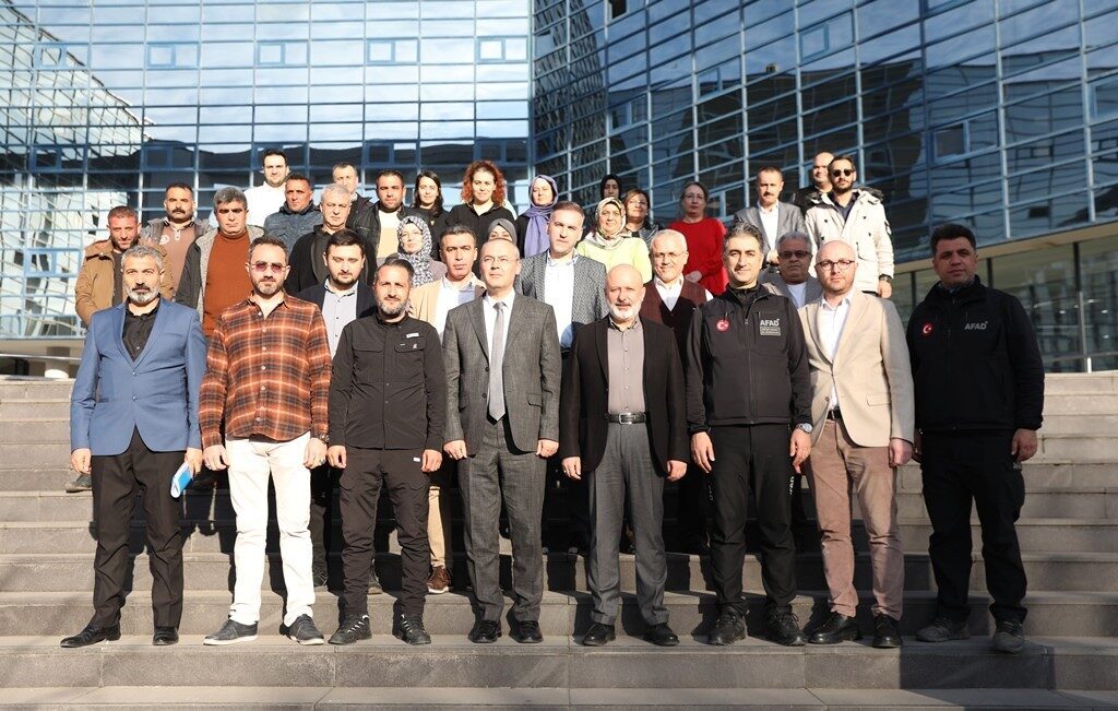 Kocasinan Belediyesi, 'Temel Afet Bilinci Semineri' düzenleyerek çalışanlarına afet durumlarında
