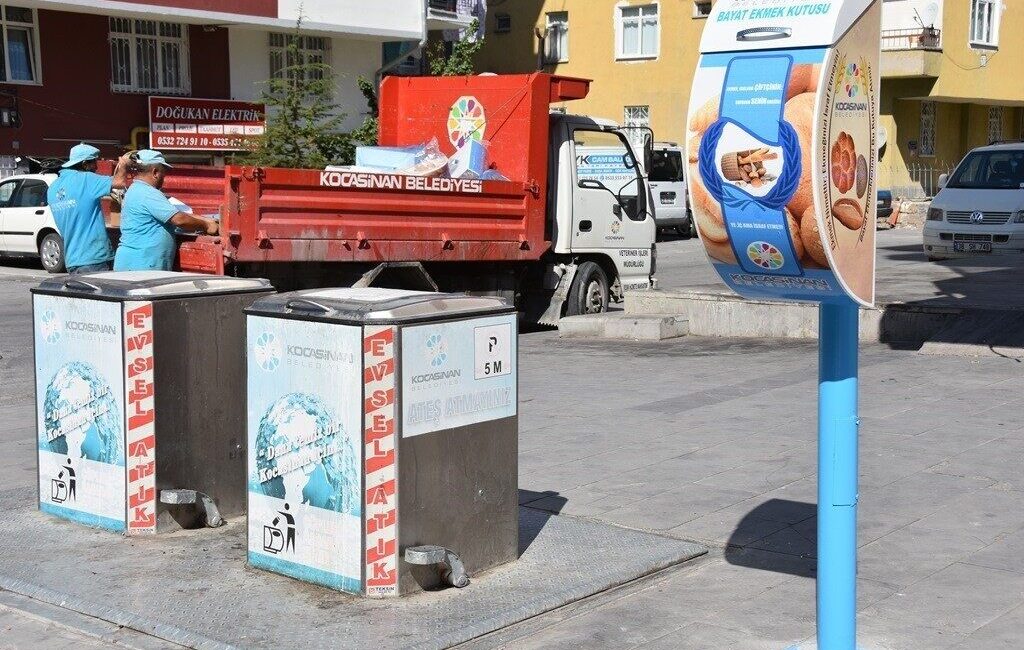 Kocasinan Belediyesi, 'Bayat Ekmek Kutusu' projesiyle israfı önleyerek, besicilik yapan