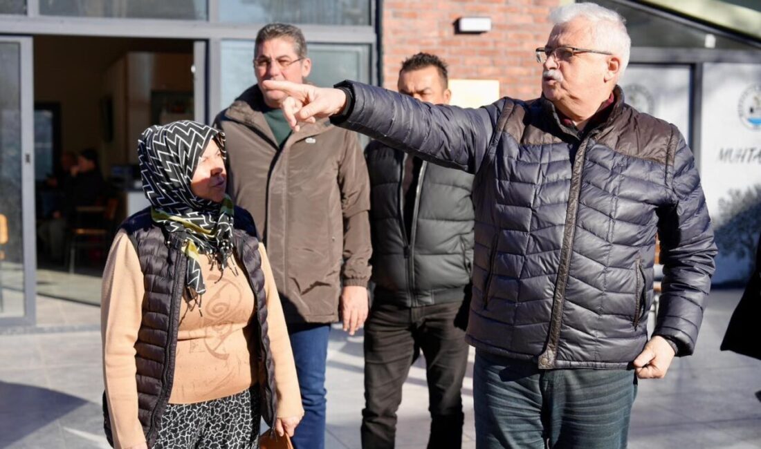 Burhaniye Belediye Başkanı Ali Kemal Deveciler, Börezli Mahallesi'ne yaptığı ziyarette
