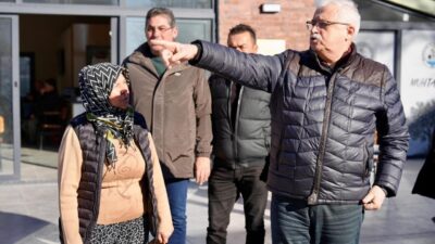 Burhaniye Belediye Başkanı Ali Kemal Deveciler, Börezli Mahallesi'ne yaptığı ziyarette