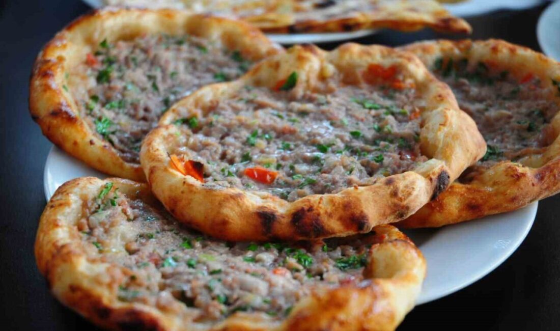 Yenipazar Belediye Başkanı Malik Ercan, Yenipazar Pidesi'ni tanıtmak için yapılan