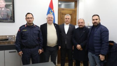 Edremit Belediye Başkanı Mehmet Ertaş, 2025 yılını vatandaşlarla birlikte coşkuyla