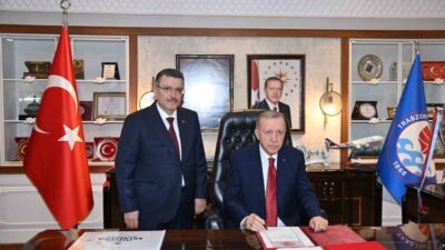 Trabzon Büyükşehir Belediye Başkanı Ahmet Metin Genç, Cumhurbaşkanı Erdoğan'ı ağırlarken