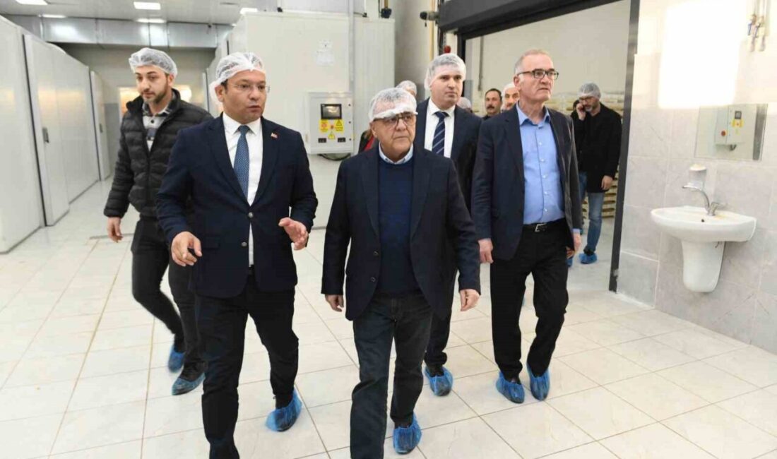 Altıeylül Belediye Başkanı Hakan Şehirli, Sındırgı Belediye Başkanı Serkan Sak'ı
