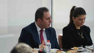 Kars Belediye Başkanı Ötüken Senger, basın mensuplarıyla Beylerbeyi Sarayı'nda bir