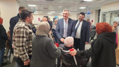 Gölcük Belediye Başkanı Ali Yıldırım Sezer, yılbaşı gecesi görevinin başında