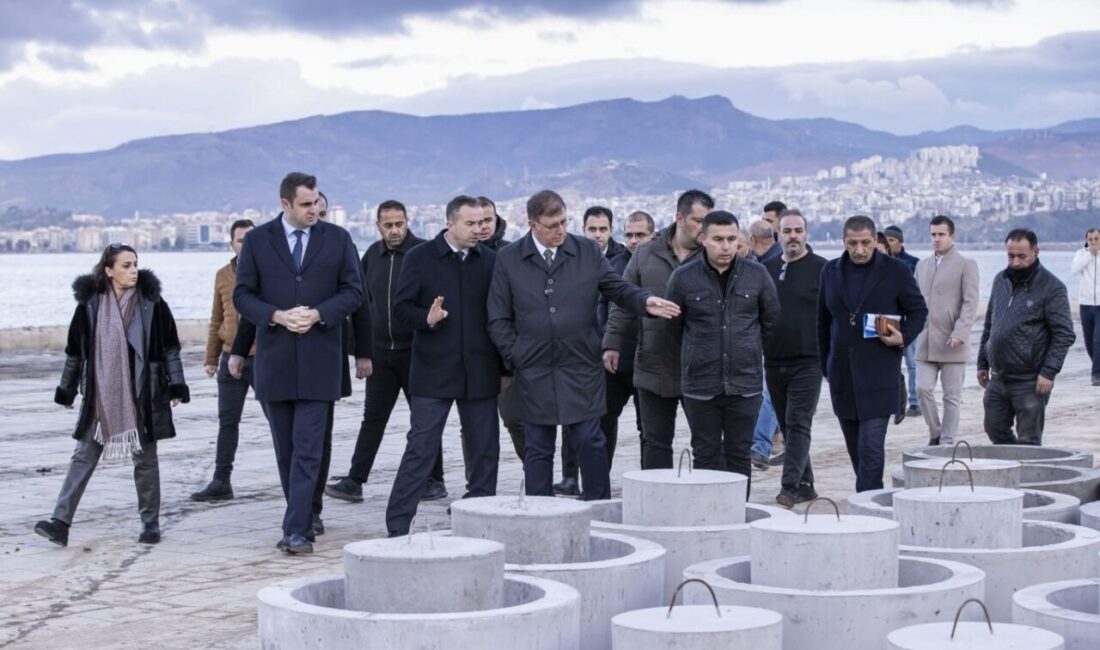 İzmir Büyükşehir Belediye Başkanı