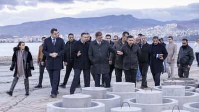 İzmir Büyükşehir Belediye Başkanı Dr. Cemil Tugay, Kordon'da yaşanan su