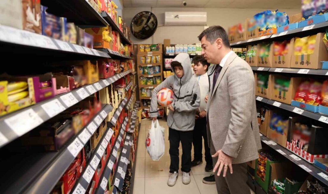 Marmaris Belediye Başkanı Acar Ünlü, zabıta ekipleri ile birlikte market