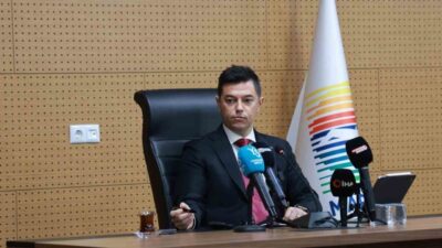 Marmaris Belediye Başkanı Acar Ünlü, gazetecilerin özverili çalışmalarını takdir ederek