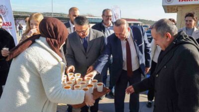 Uşak Belediye Başkanı Özkan Yalım, üniversite öğrencilerine moral vermek amacıyla
