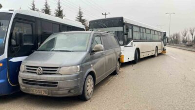 Ankara'da 2'si otobüs 4 aracın karıştığı kazada 31 kişi hafif
