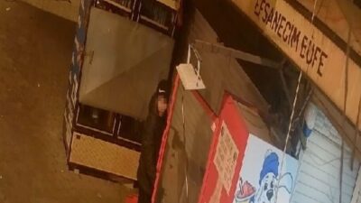 Altındağ ilçesindeki meşrubat büfelerinde hırsızlık olayları yaşandı. Güvenlik kameralarına yakalanan