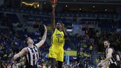 Fenerbahçe Beko, Beşiktaş Fibabanka'yı 90-79 mağlup ederek liderlik yolunda önemli