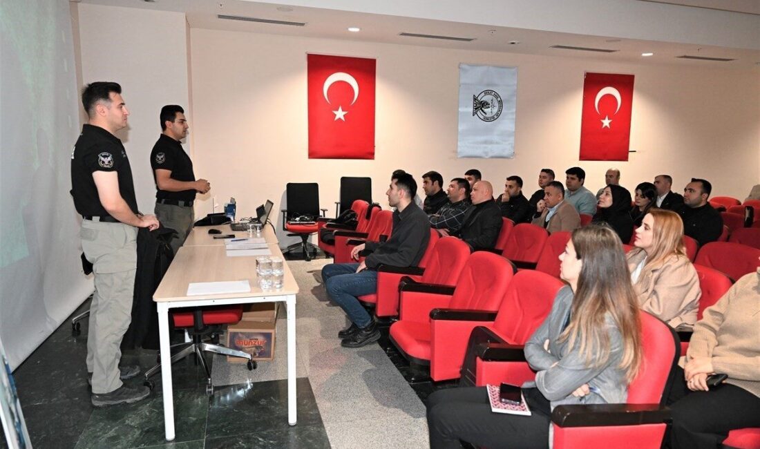 Batman’da Havalimanı Personeline Güvenlik Cihazları Eğitimi Verildi Batman Havalimanı'nda Emniyet Genel