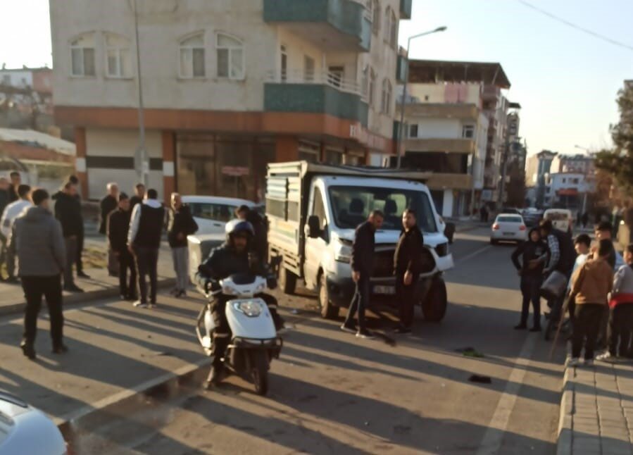 Batman'da hafif ticari araç ile otomobilin çarpıştığı kazada 1 kişi