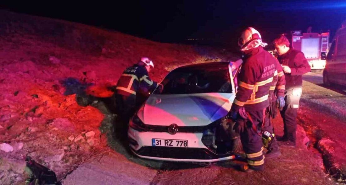 Batman'da meydana gelen kazada hafif ticari araç ile otomobil çarpıştı,