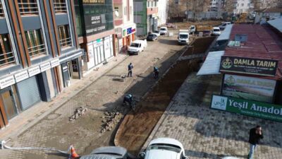 Battalgazi Belediyesi, Kanalboyu ve Öğretmenevi Konteyner Çarşılarda çatı çalışmalarını tamamlayarak