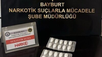 Bayburt polisi, şüpheli G.H.'nin üzerinde yaptığı aramada 30 adet sentetik