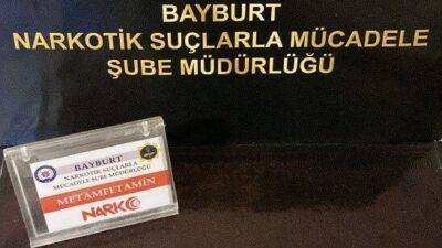 Bayburt'ta yapılan polis aramasında M.K. isimli şahsın üzerinden metamfetamin bulundu.