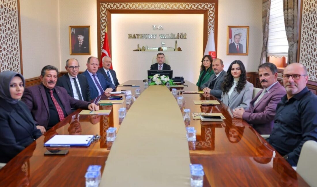 Bayburt Valisi Mustafa Eldivan başkanlığında gerçekleşen EMITT Fuarı hazırlık toplantısında,