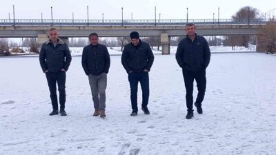 Bayburt'ta eksi 14 dereceye düşen hava sıcaklığı nedeniyle nehir ve