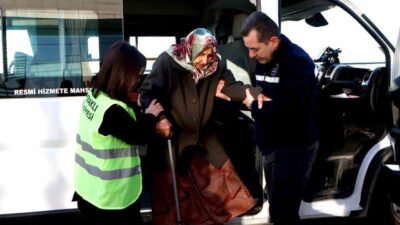 Bayraklı Belediyesi, yaşlı ve engelli vatandaşları desteklemek için "Yaşlı Destek