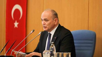 Düzce Belediye Başkanı Dr. Faruk Özlü, meclis toplantısında belediyenin geçmiş