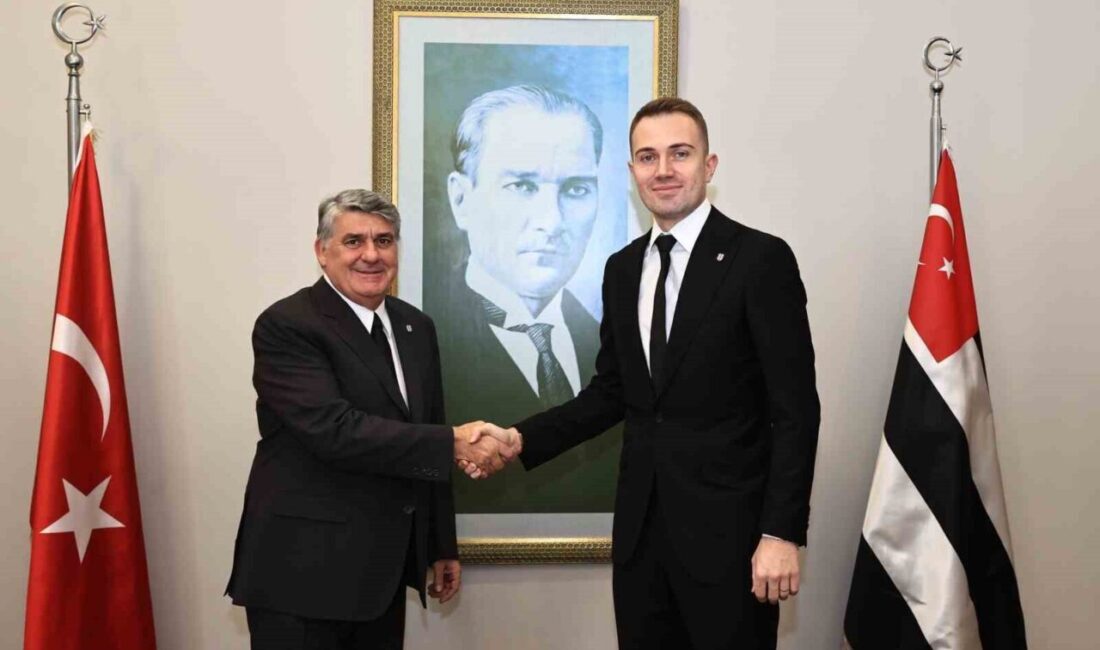 Beşiktaş, milli kaleci Mert Günok ile 2+1 yıllık sözleşme yeniledi.