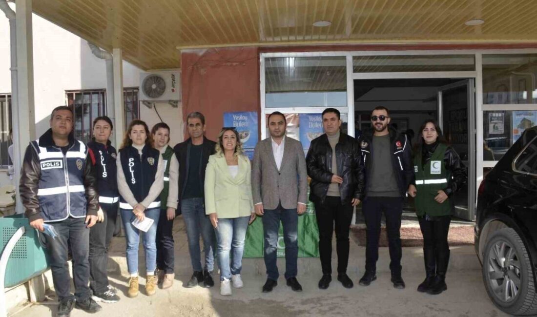 Adıyaman Besni İlçe Kapalı Spor Salonu'nda Yeşilay standı yoğun ilgi