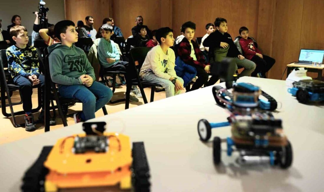 Beylikdüzü Belediyesi öğrencileri robotik kodlama ile tanıştırdı Beylikdüzü Belediyesi, ortaokul öğrencilerine