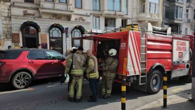 Beyoğlu’nda bulunan 5 katlı otelde sauna elektrik panosundan çıkan yangın