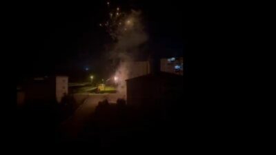 Bilecik'te bir cami bahçesinde gece yarısı havai fişek atan gençler,