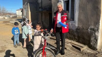 Bingöl’ün Genç ilçesindeki başarılı 10 öğrenciye Sosyal Hizmet Merkezi tarafından