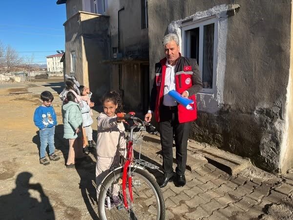 Bingöl’ün Genç ilçesindeki başarılı 10 öğrenciye Sosyal Hizmet Merkezi tarafından
