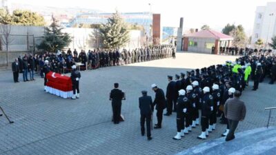 Bingöl'de kalp krizi geçiren polis memuru Hüseyin Adsız, düzenlenen törenle