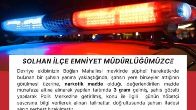 Bingöl'ün Solhan ilçesinde uyuşturucu madde atarken yakalanan kişi polis tarafından