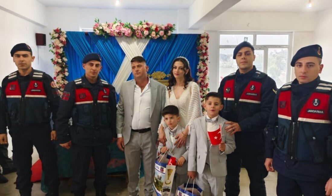 Bir yıl önce jandarma kurtarmıştı, sünnet törenine katıldılar Jandarmanın kurtardığı Aras, sünnet