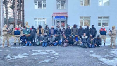 Bitlis'te düzenlenen operasyonda Afganistan uyruklu 24 düzensiz göçmen yakalandı. Valilik,