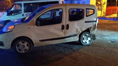 Bitlis'te Vali Konağı önünde meydana gelen zincirleme trafik kazasında 1'i