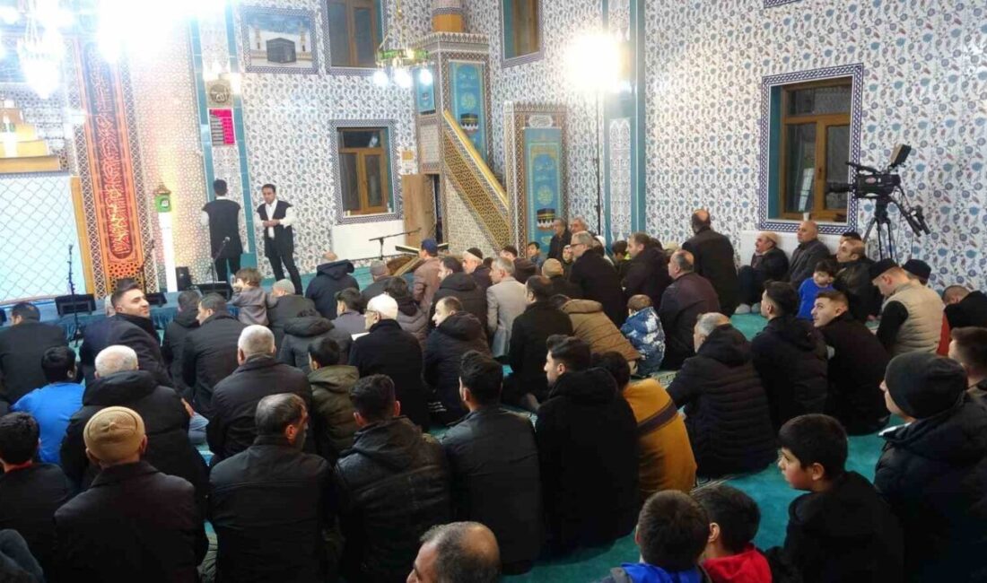 Bitlis’te açılışı yeni yapılan Başhan Cami’de Regaip Kandili programı düzenlendi.